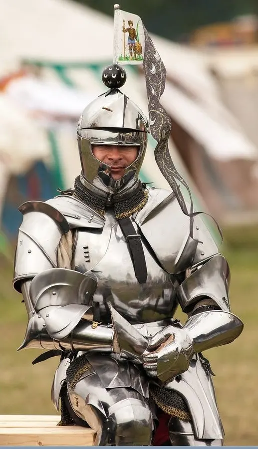 Dr Tobias Capwell in the field. Mail made to be hit: at the throat, under the fauld, at th
