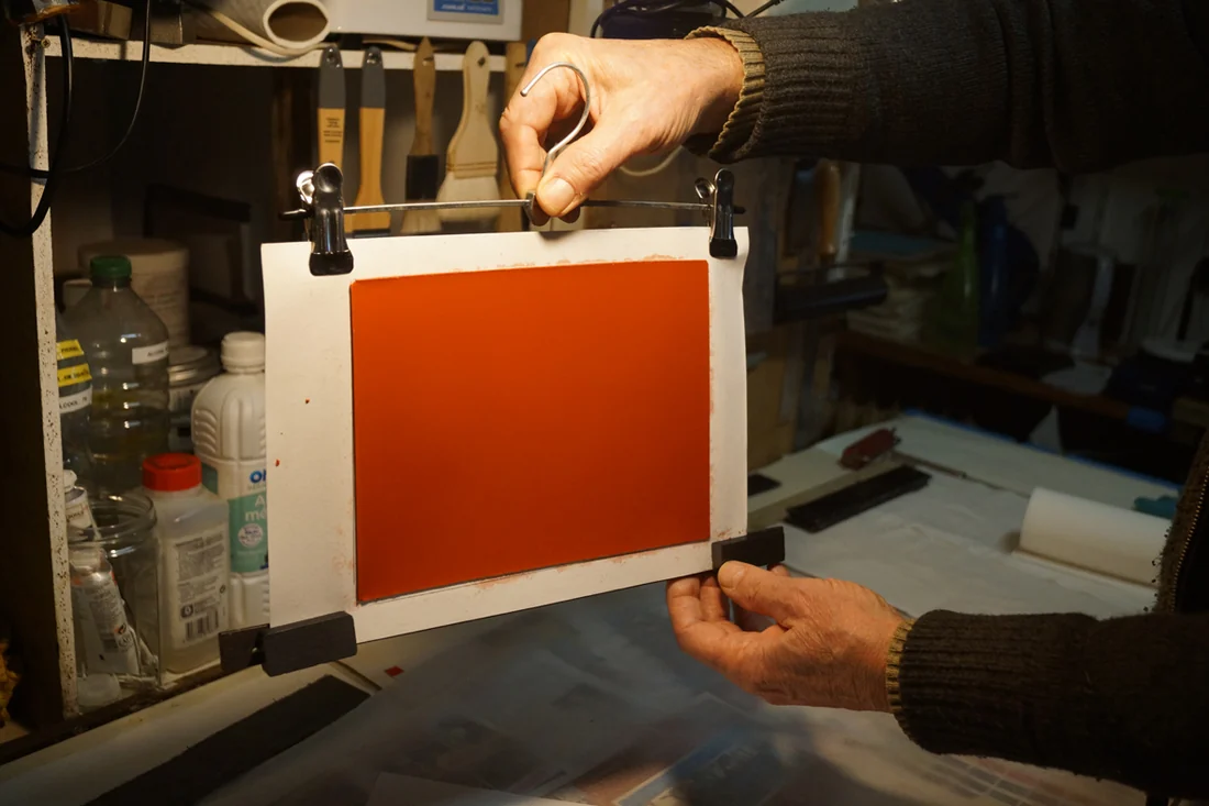 Sensitised gelatin tissue in its frame
