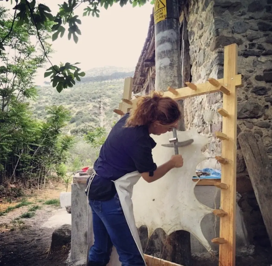 Scraping a stretched skin in Bergama